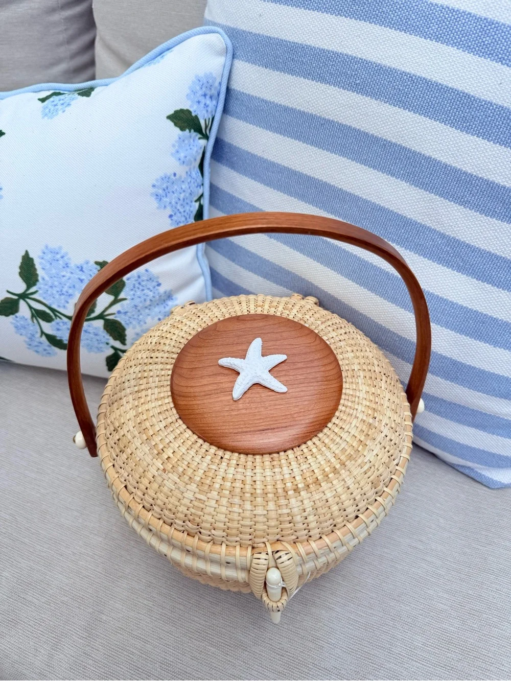Woven Basket Top Handled Purse - Nantucket/ Cape Cod vibes Brand New - Picture 2 of 7